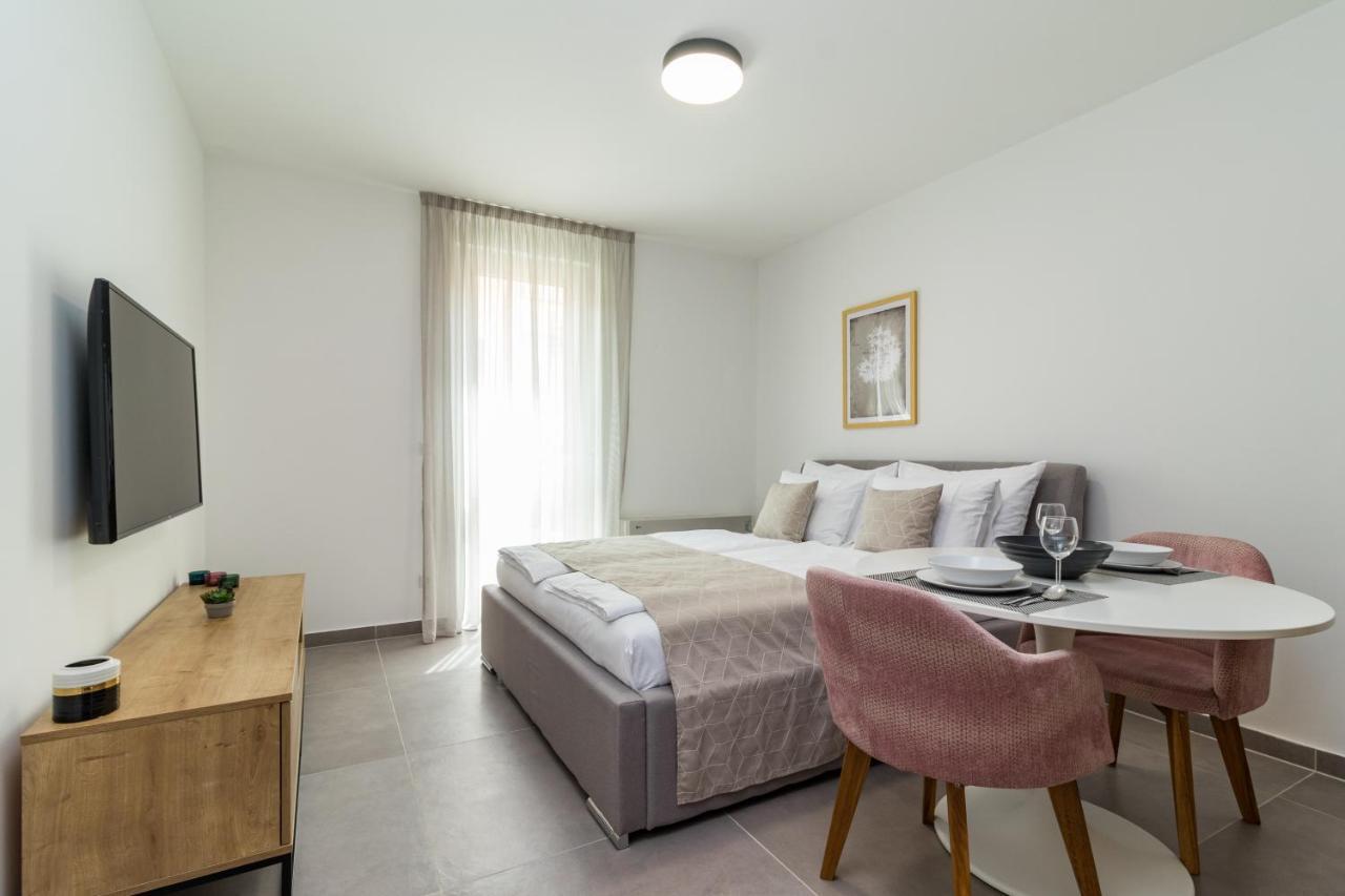 Luxury Apartments Magali ロヴィニ エクステリア 写真